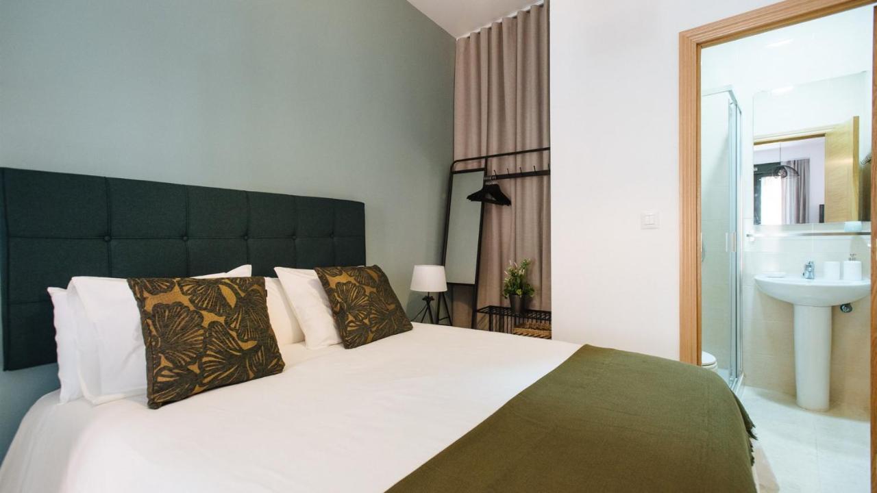 Chiqui And Vicente Suite Apartments Севілья Екстер'єр фото