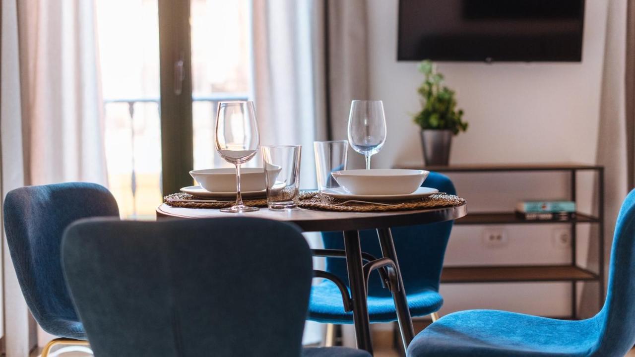 Chiqui And Vicente Suite Apartments Севілья Екстер'єр фото