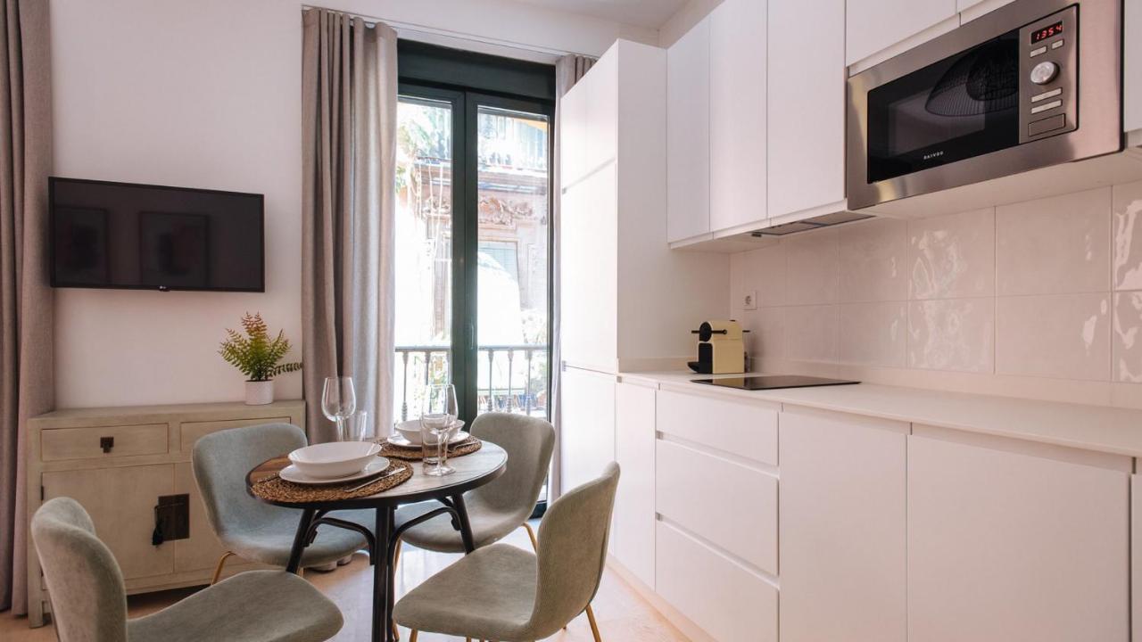 Chiqui And Vicente Suite Apartments Севілья Екстер'єр фото